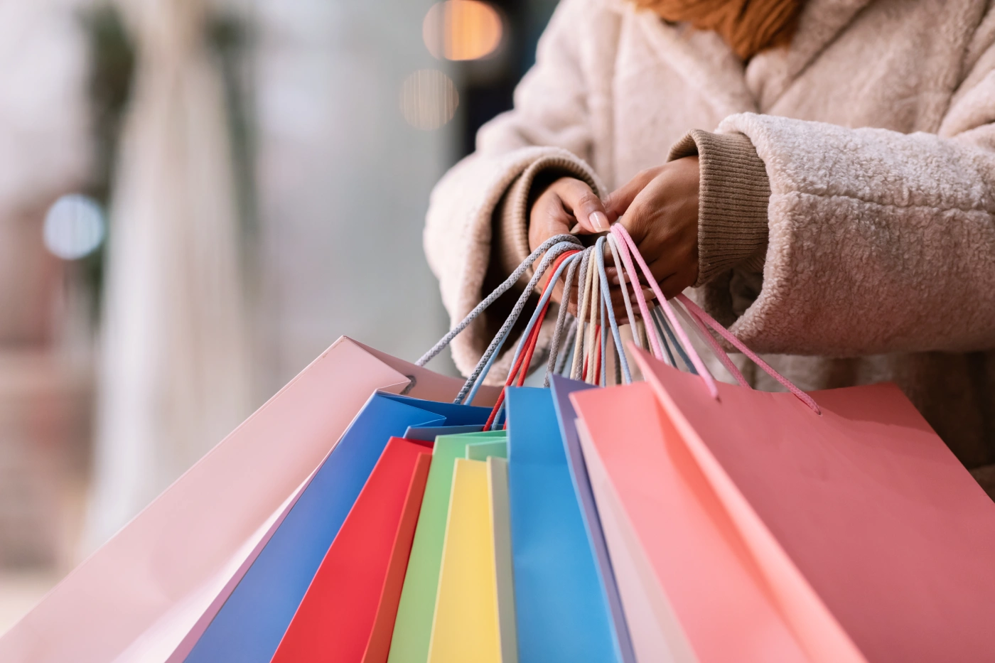 Bolsas de compras reunidas durante una visita a tienda